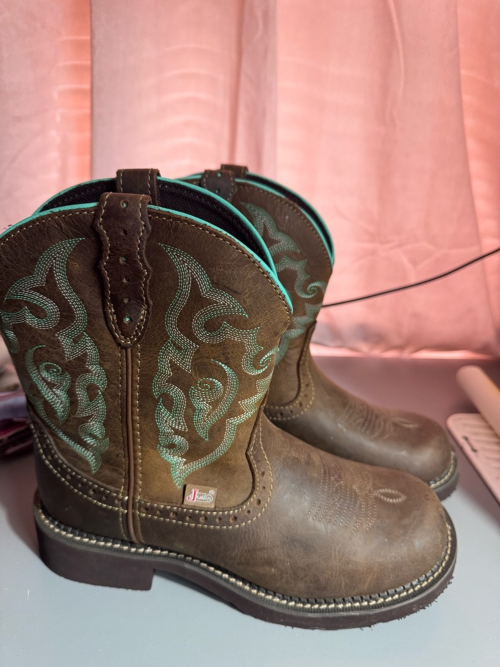 Justin Boots Brown Ankle Western Booties with Red Insole - Picture 4 of 4
